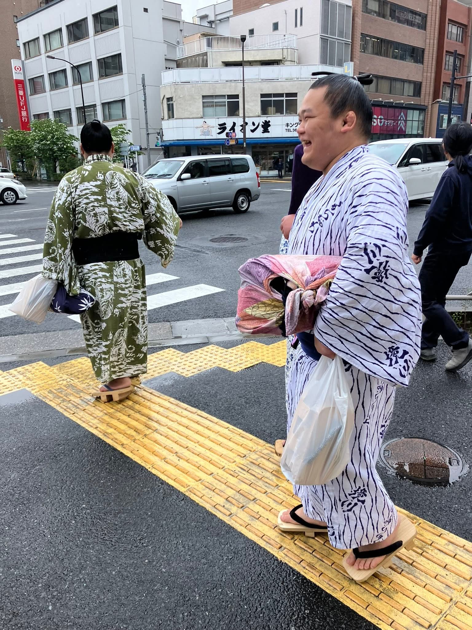 １